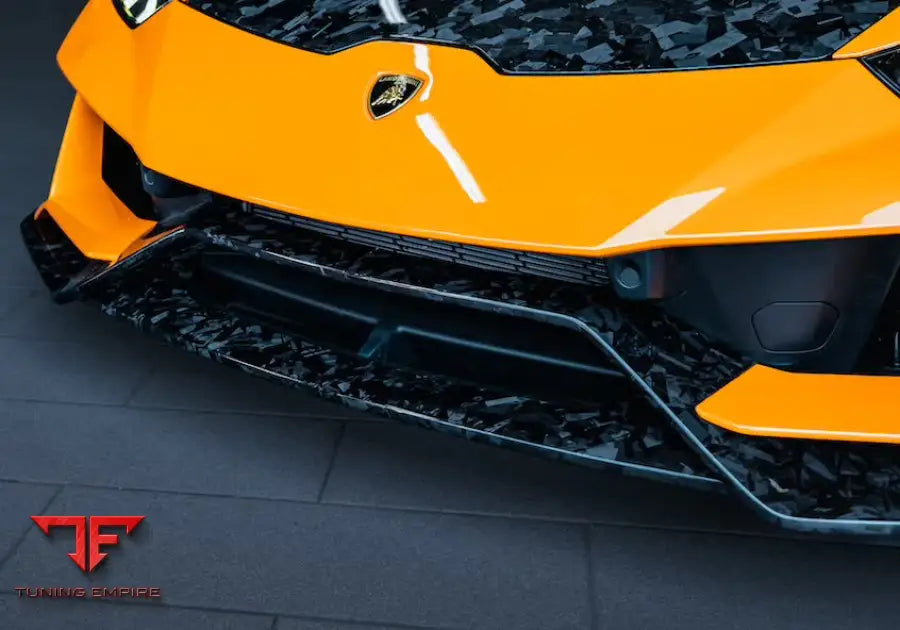 Lamborghini Huracan carbon front lip detail
