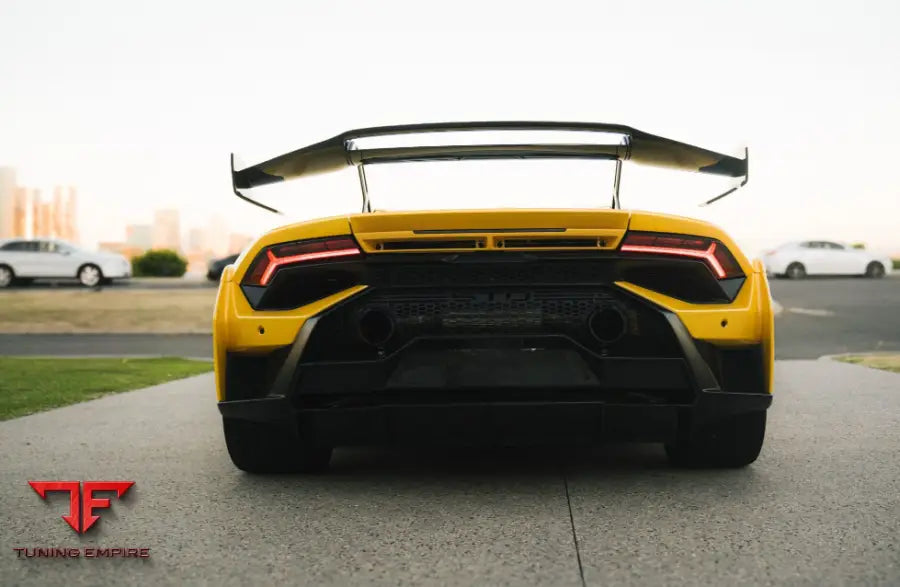 LAMBORGHINI HURACAN SPIDER CARBON BODY KIT