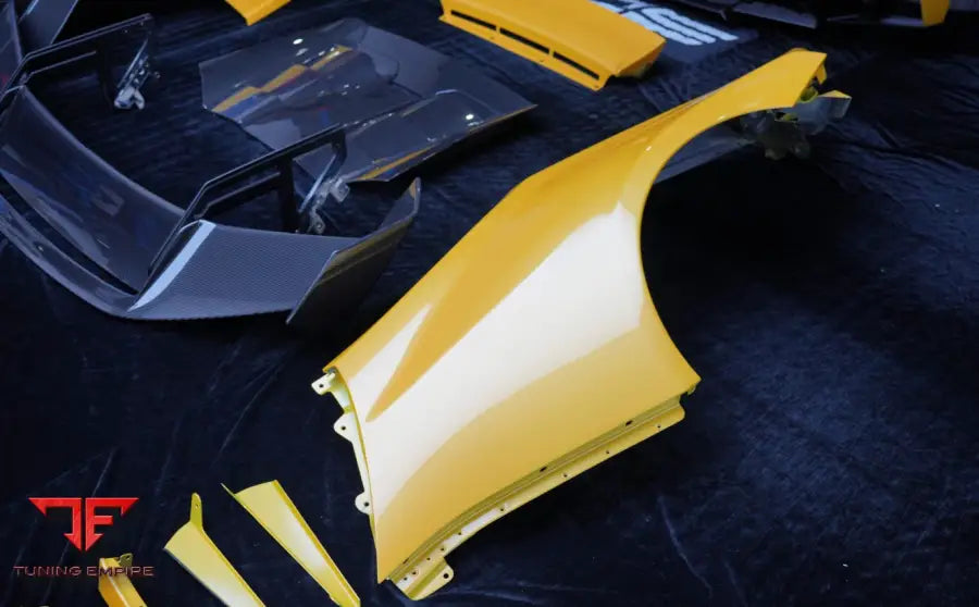 LAMBORGHINI HURACAN SPIDER CARBON BODY KIT