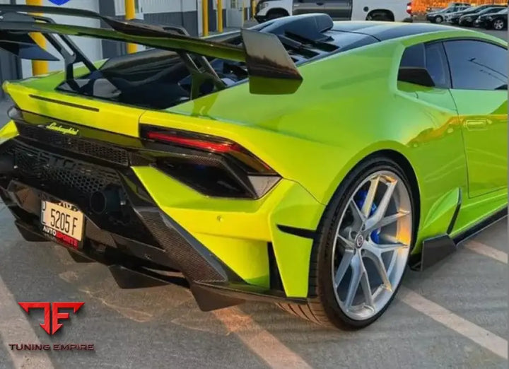 LAMBORGHINI HURACAN STO DRY CARBON FIBER PARTS