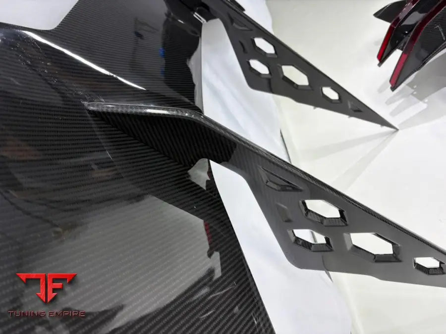 LAMBORGHINI REVUELTO CARBON BODY KIT