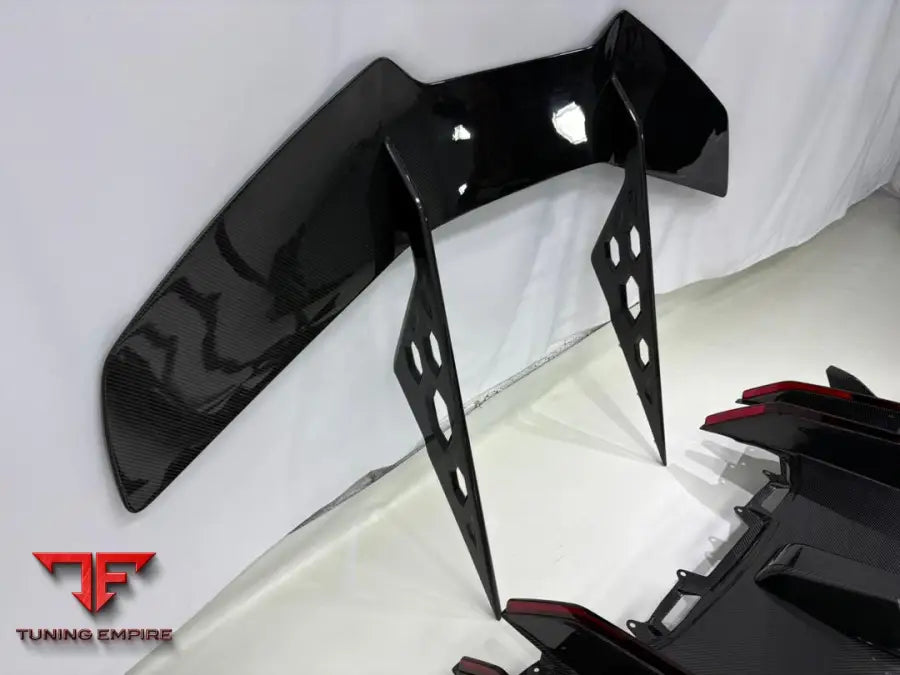 LAMBORGHINI REVUELTO CARBON BODY KIT