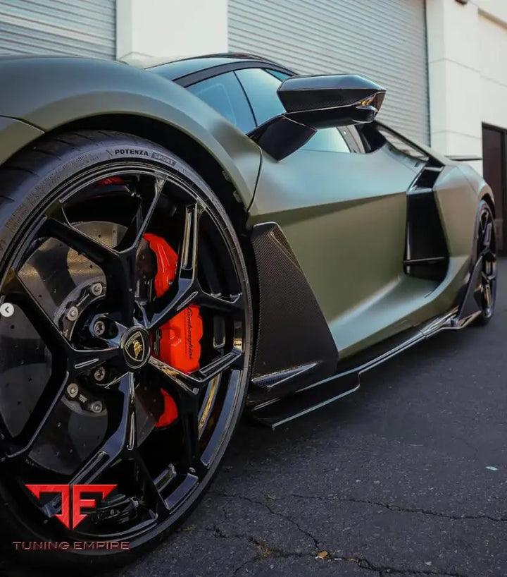 LAMBORGHINI REVUELTO CARBON FIBER BODY KIT