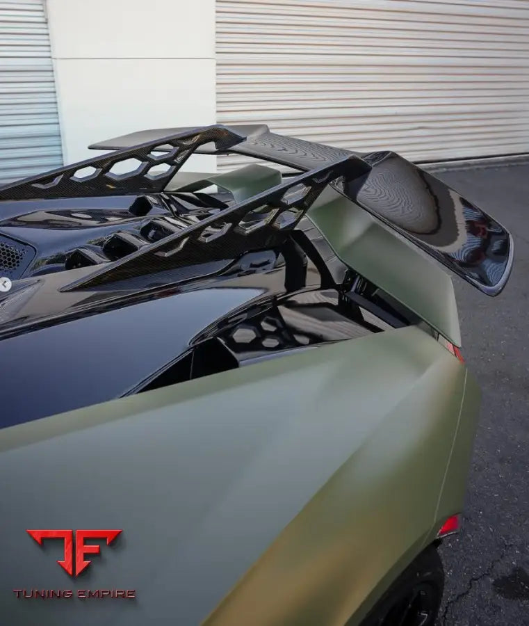 LAMBORGHINI REVUELTO CARBON FIBER BODY KIT