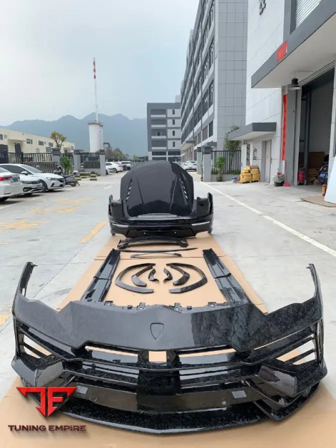 LAMBORGHINI URUS 2018 to URUS S PERFORMANTE CONVERSION FORGED CARBON BODY KIT