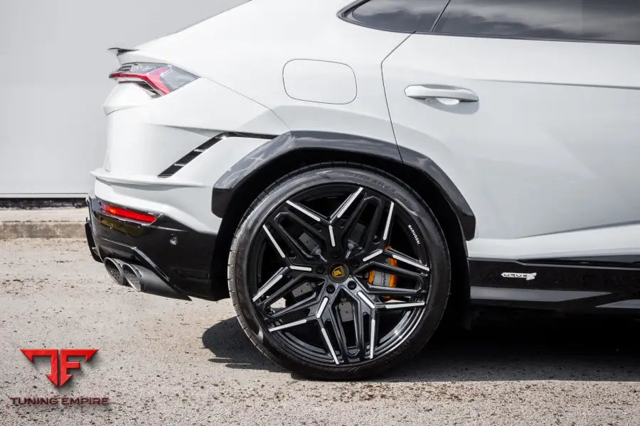 LAMBORGHINI URUS BODY KIT 2017Y+