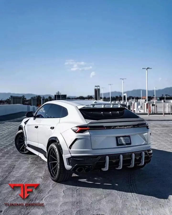 LAMBORGHINI URUS CARBON FIBER BODY KIT