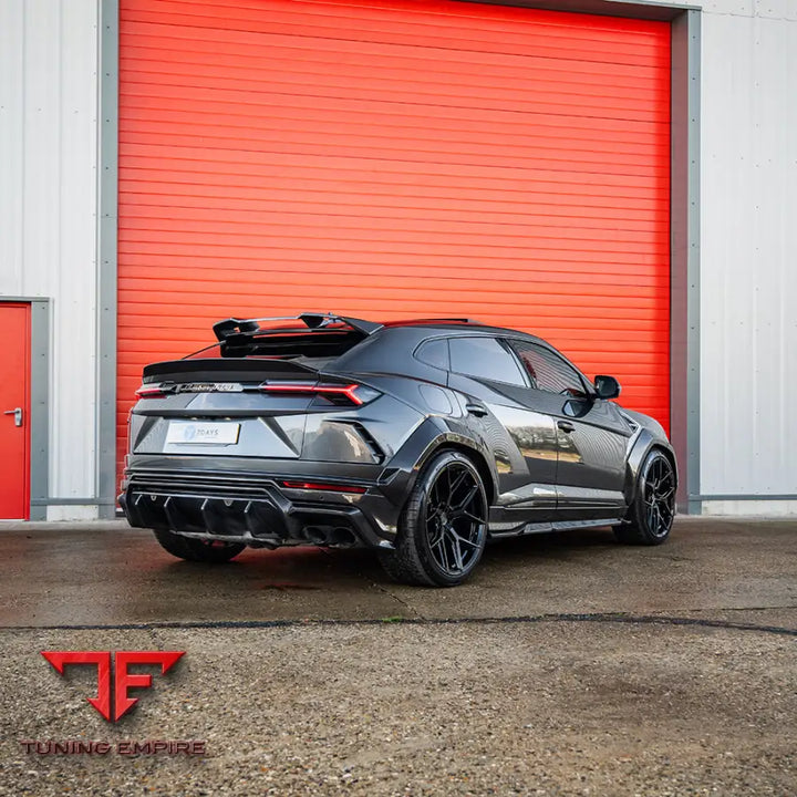 LAMBORGHINI URUS CARBON FIBRE SIDE SKIRTS - CT CARBON