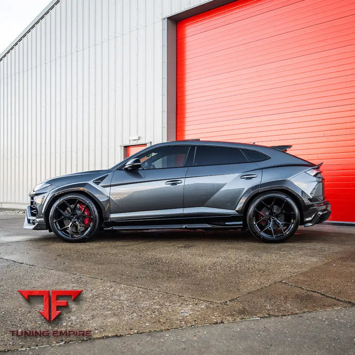 LAMBORGHINI URUS CARBON FIBRE SIDE SKIRTS - CT CARBON