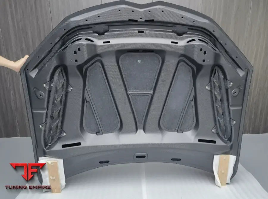 LAMBORGHINI URUS CARBON HOOD