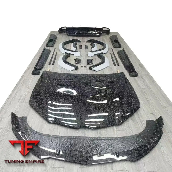 LAMBORGHINI URUS CARBON WIDEBODY KIT