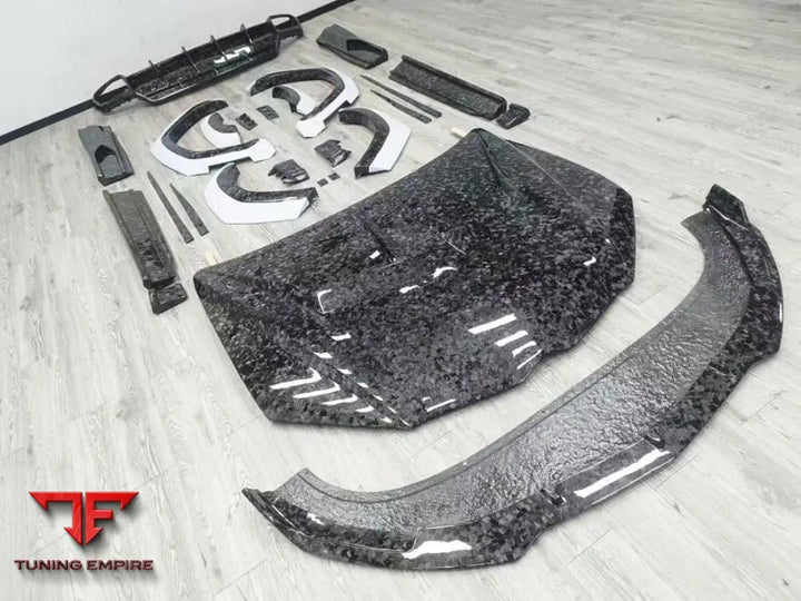LAMBORGHINI URUS CARBON WIDEBODY KIT