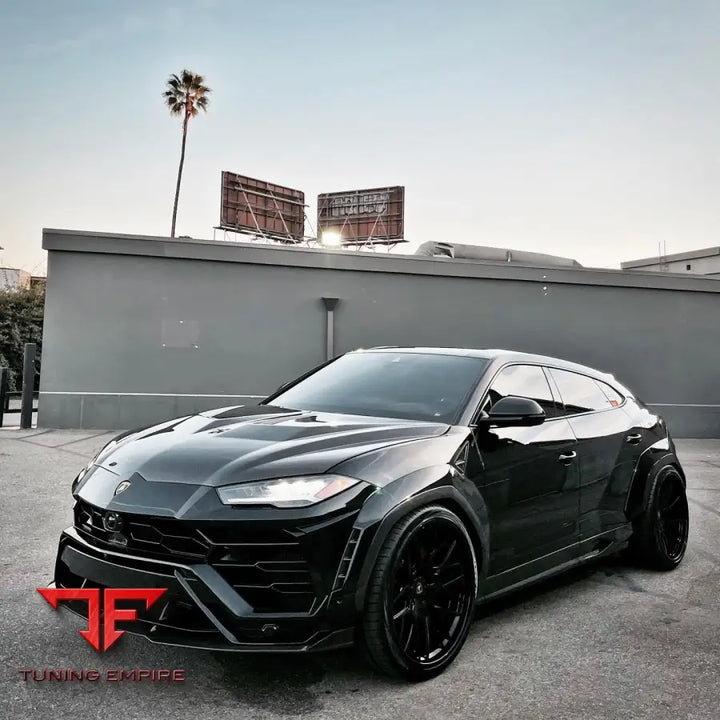 LAMBORGHINI URUS CARBON WIDEBODY KIT