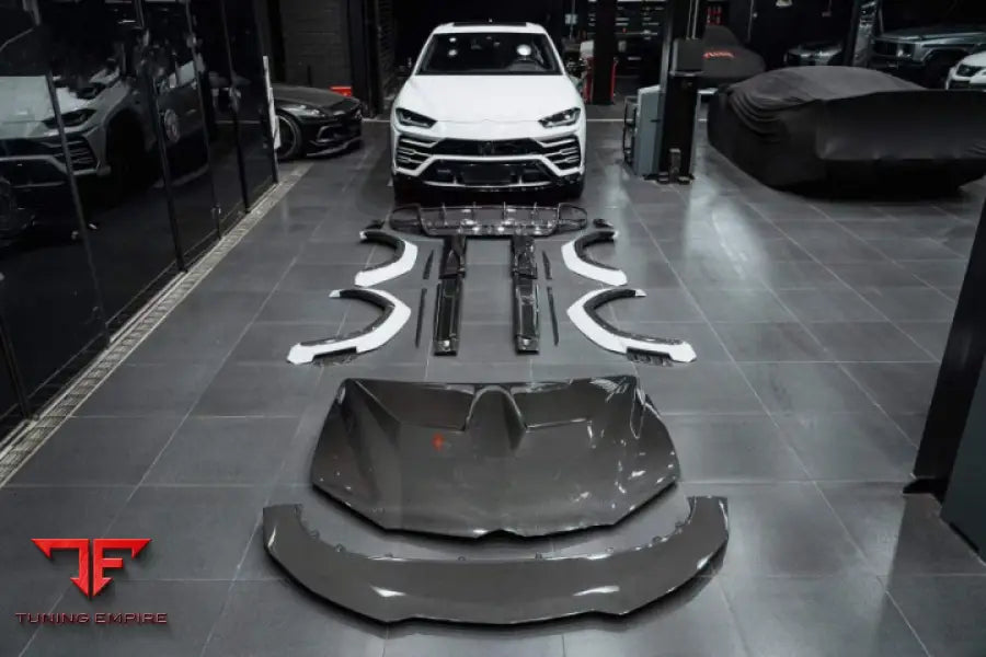 Lamborghini Urus R-Style Dry Carbon Body Kit