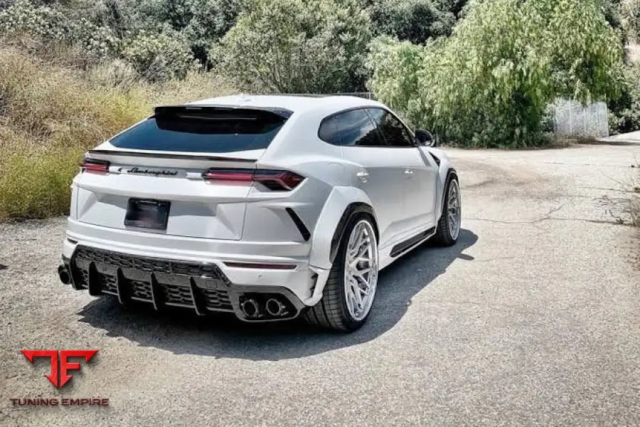 LAMBORGHINI URUS EVO R DRY CARBON BODY KIT