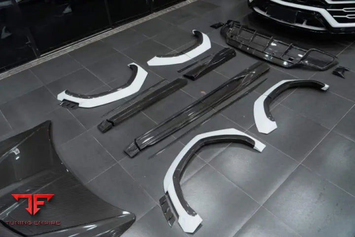 Lamborghini Urus R-Style Dry Carbon Body Kit