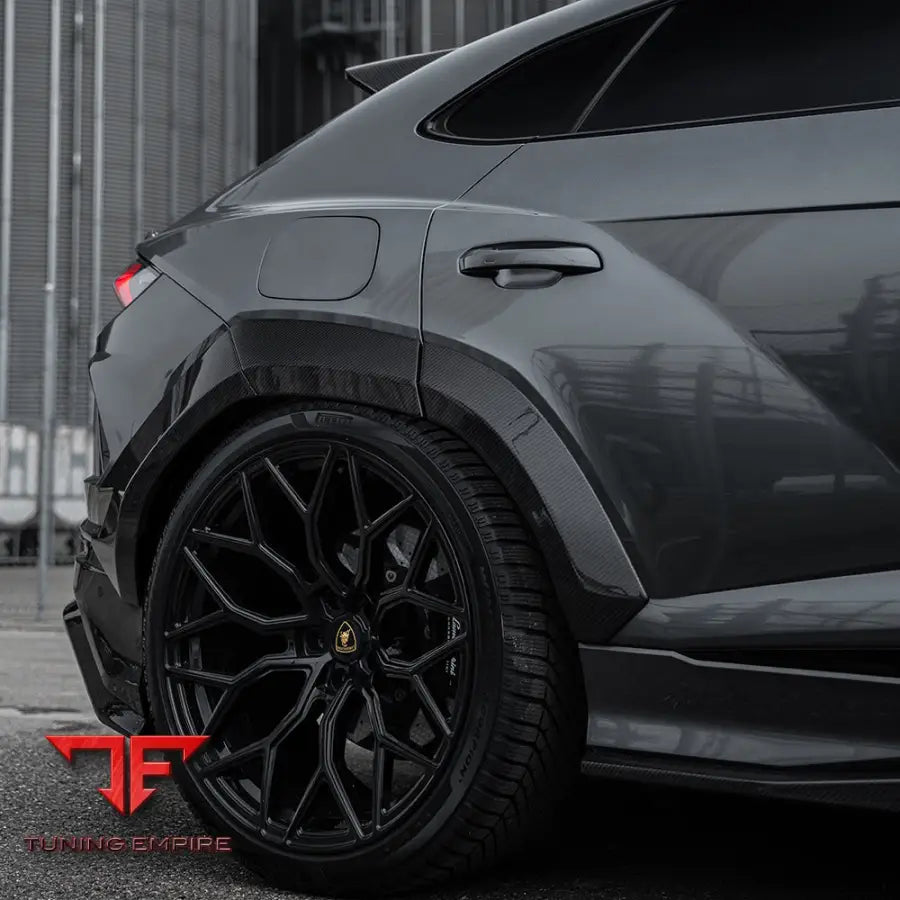 LAMBORGHINI URUS FULL CARBON FIBRE ARCHES - CT CARBON