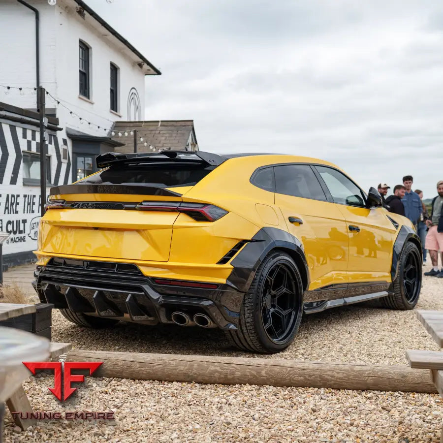 LAMBORGHINI URUS PERFORMANTE FULL CARBON FIBRE KIT - CT CARBON