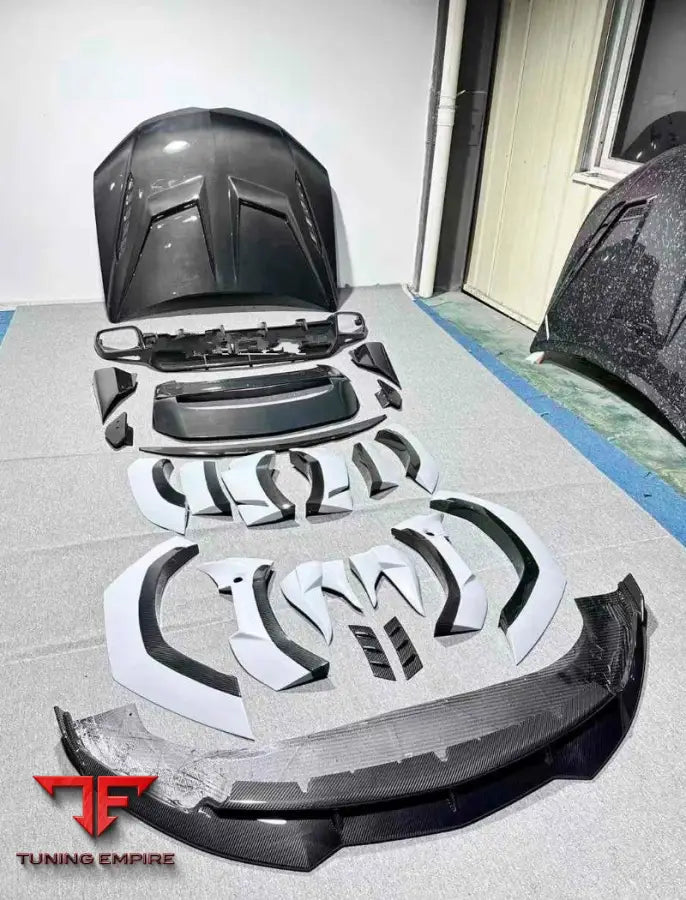 LAMBORGHINI URUS S WIDEBODY KIT WITH CARBON