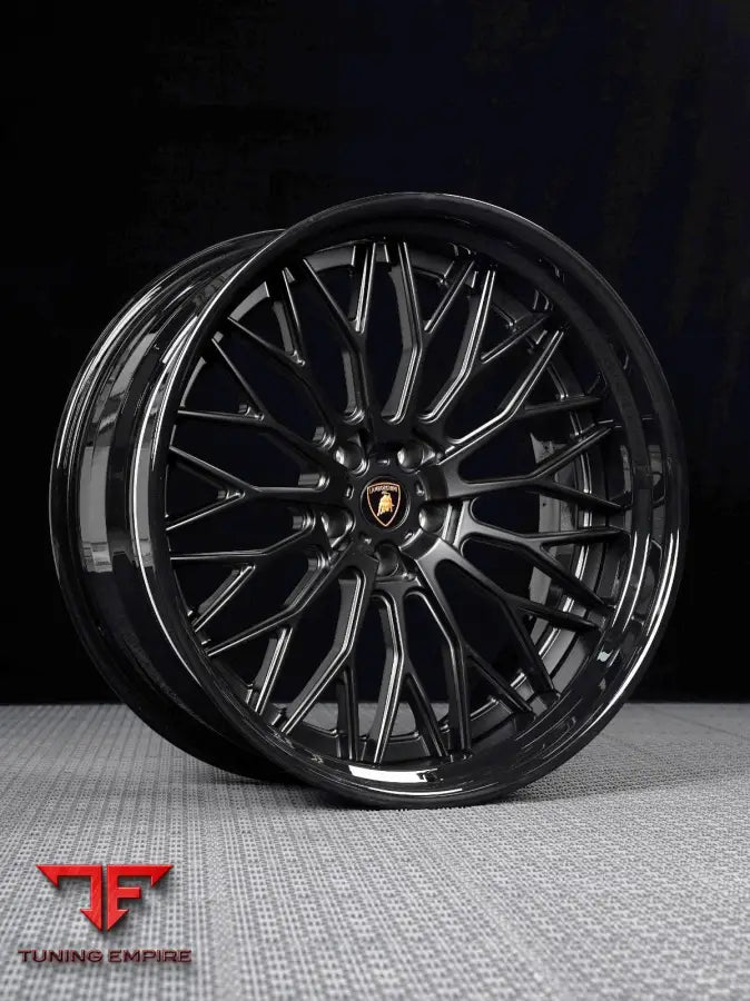 LAMBORGHINI URUS WIDEBODY 24’ WHEELS