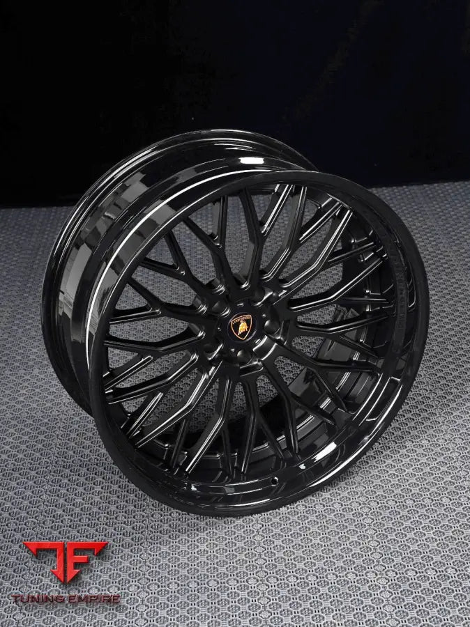 LAMBORGHINI URUS WIDEBODY 24’ WHEELS