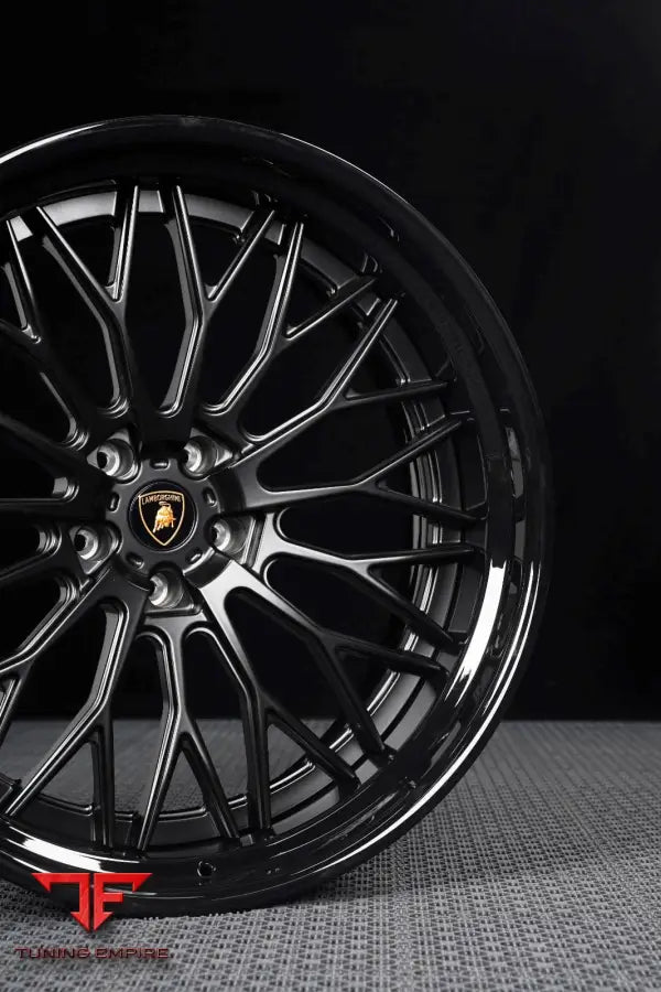LAMBORGHINI URUS WIDEBODY 24’ WHEELS