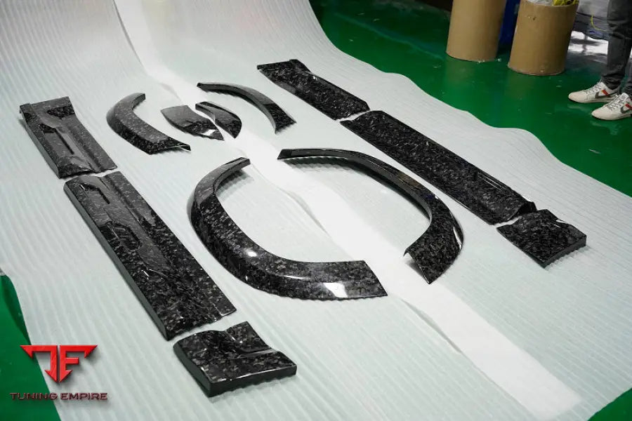 LAND ROVER DEFENDER 2021 + DRY CARBON BODY KIT