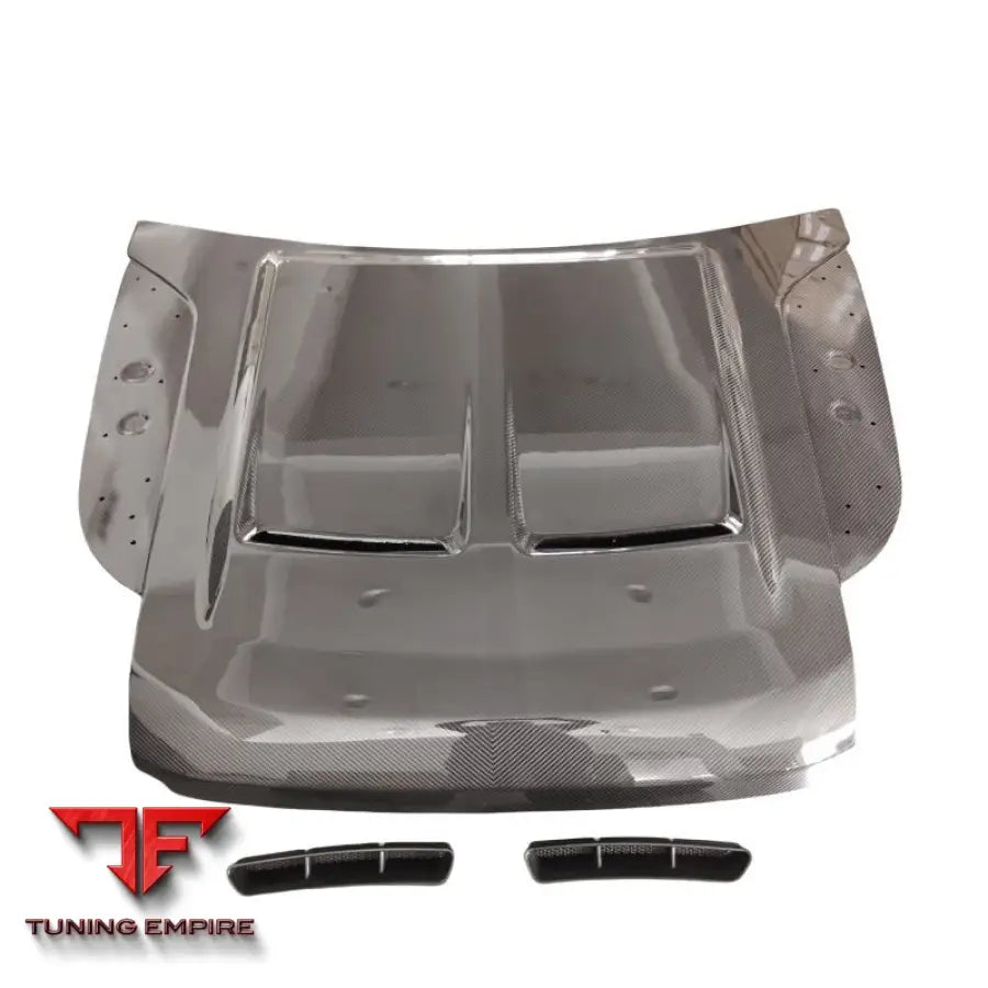 LAND ROVER DEFENDER DRY CARBON FIBER BONNET WITH VENTS 2020-2023