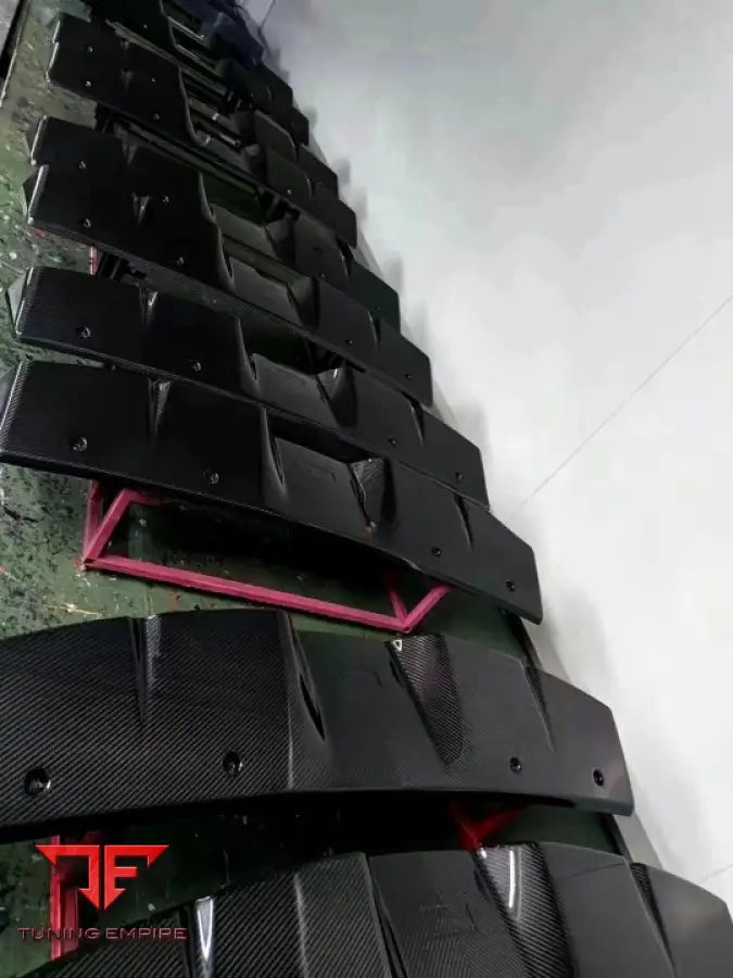 LAND ROVER DEFENDER L663 2020 + CARBON ROOF LIGHT BAR