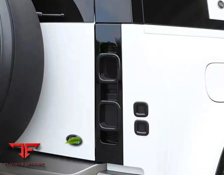 LAND ROVER DEFENDER REAR LAMPS BLACKED OUT