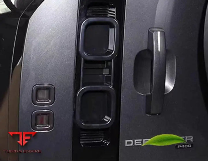 LAND ROVER DEFENDER REAR LAMPS BLACKED OUT