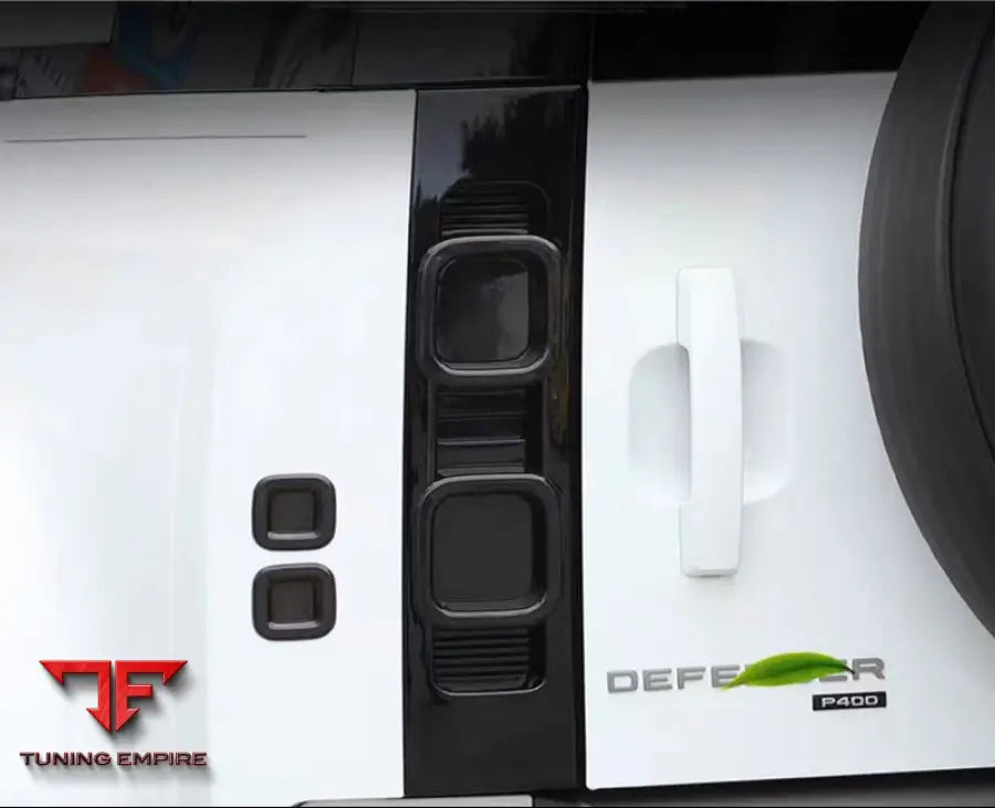 LAND ROVER DEFENDER REAR LAMPS BLACKED OUT