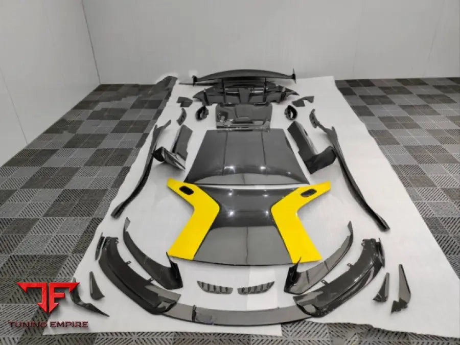 LOTUS EMIRA CARBON BODY KIT