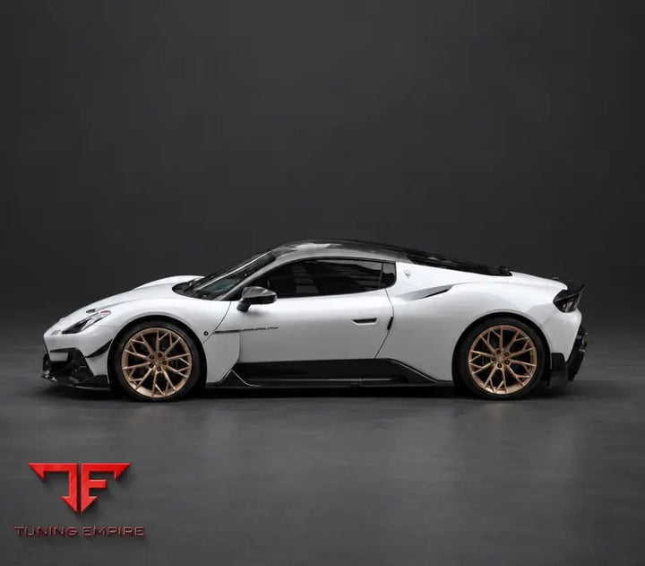 MASERATI MC20 DRY CARBON FIBER BODY KIT EVO