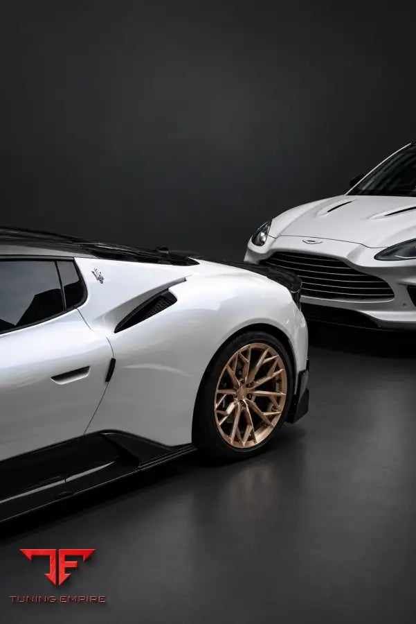 MASERATI MC20 DRY CARBON FIBER BODY KIT EVO