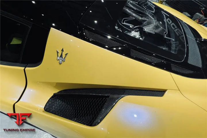 MASERATI MC20 NVT STYLE DRY CARBON FIBER QUARTER PANEL SIDE VENT SCOOPS