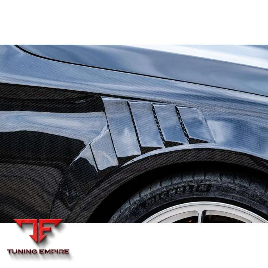 MERCEDES BENZ C-CLASS W205 C63 SEDAN FRONT SIDE FENDER