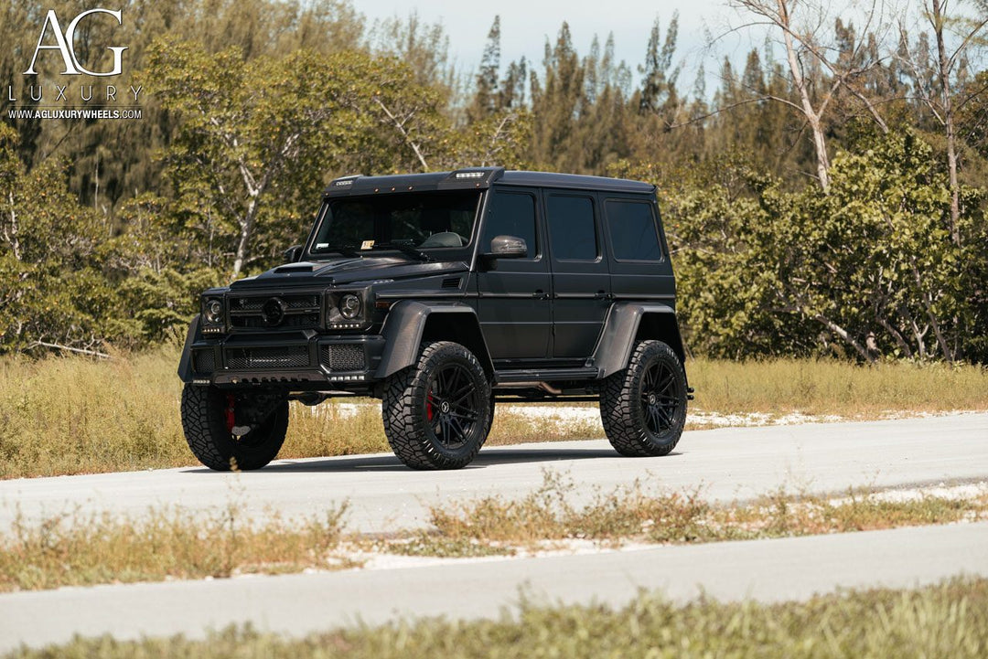 Mercedes-Benz G500 4x4 on custom forged wheels