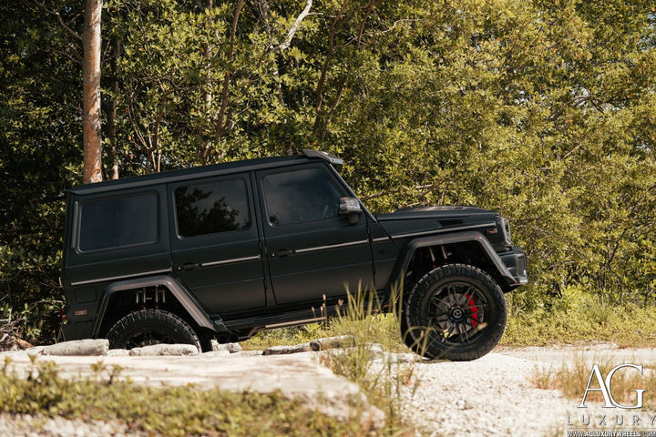 Mercedes-Benz G500 4x4 on custom forged wheels