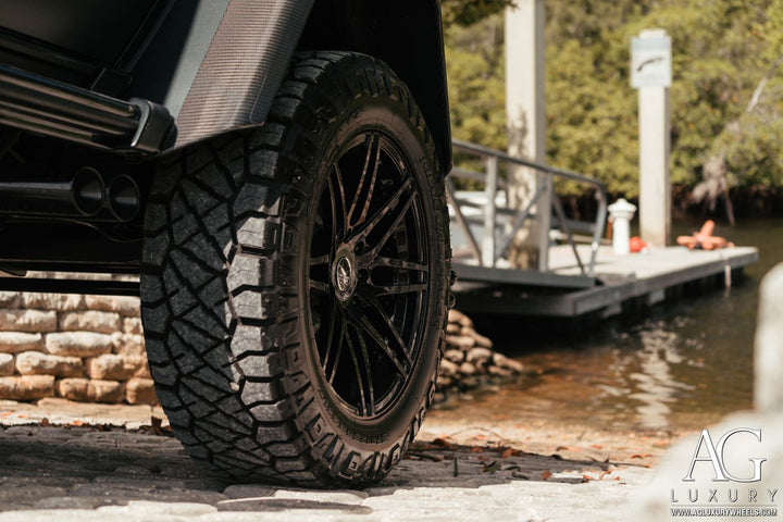 Mercedes-Benz G500 4x4 on custom forged wheels