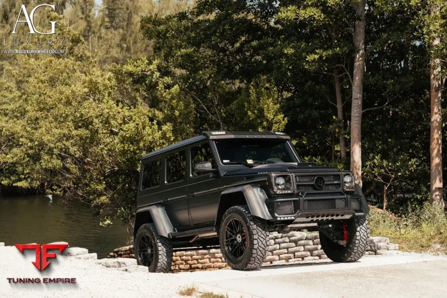 Mercedes-Benz G500 4x4 on custom forged wheels