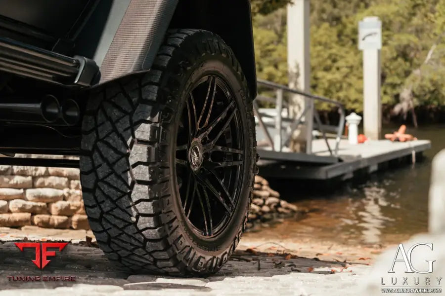 Mercedes-Benz G500 4x4 on custom forged wheels