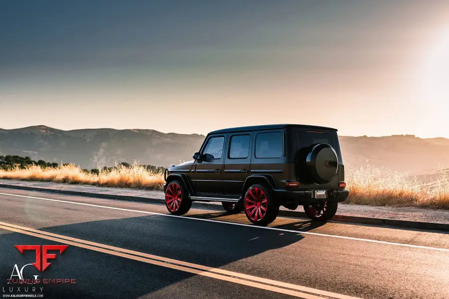 Mercedes-Benz G550 on custom forged wheels