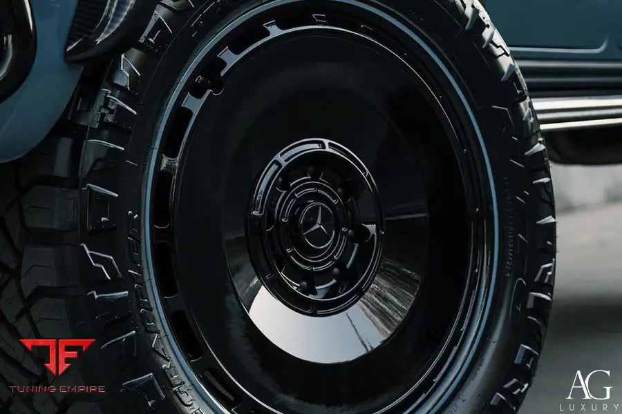 Mercedes-Benz G63 AMG 4x4 on custom forged wheels