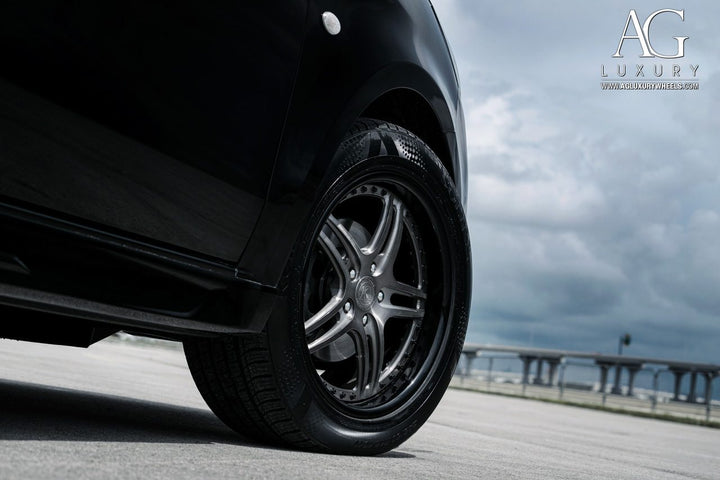 Mercedes-Benz Metris on custom forged wheels