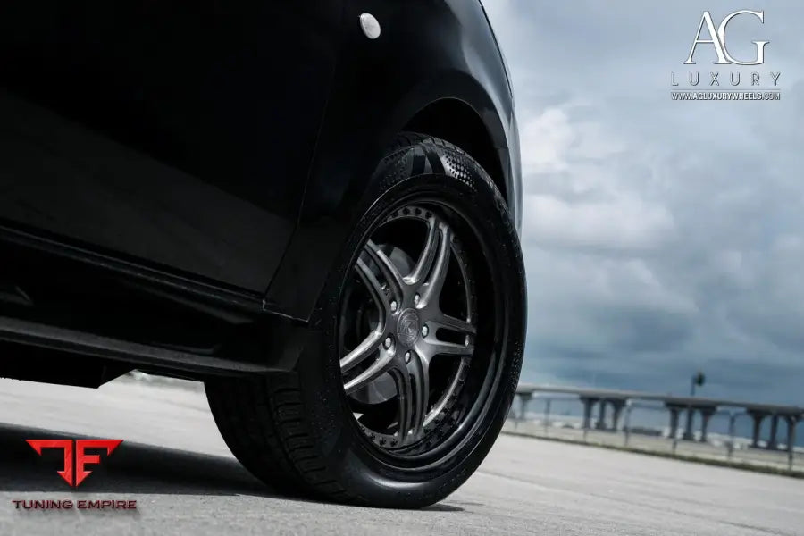 Mercedes-Benz Metris on custom forged wheels
