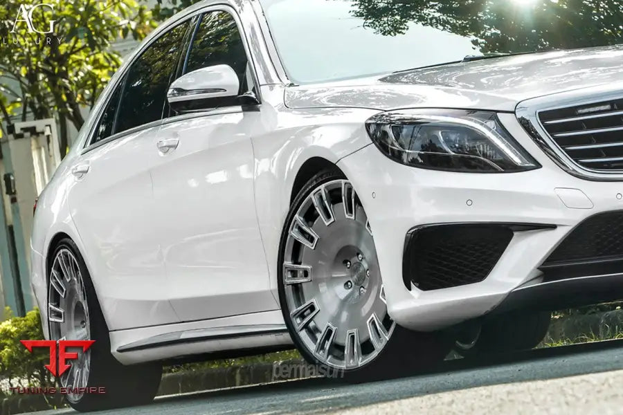 Mercedes-Benz S400 on custom forged wheels