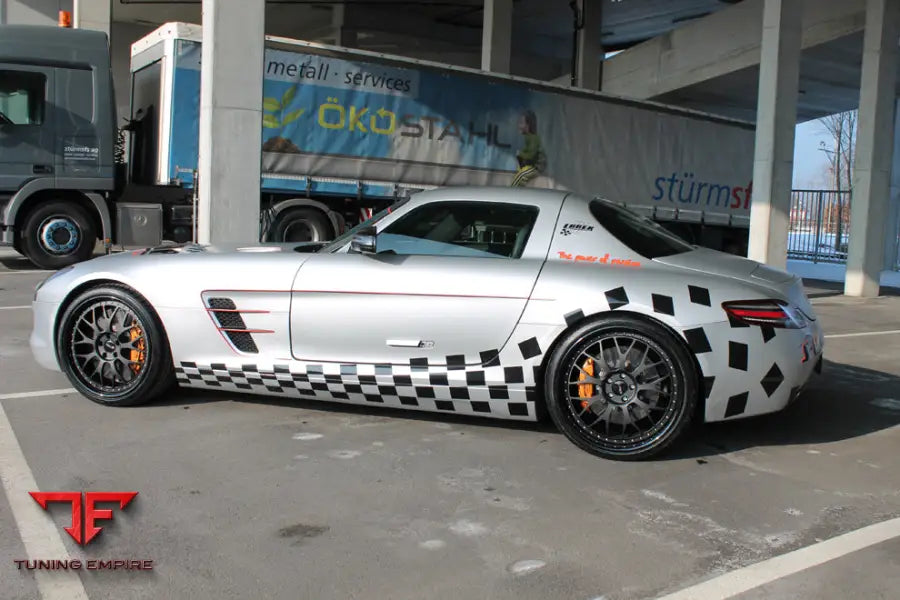 Mercedes-Benz SLS