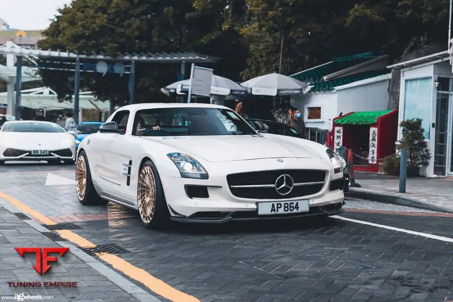 MERCEDES-BENZ SLS on custom forged wheels