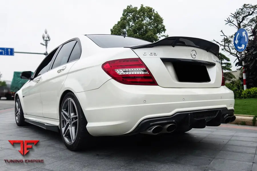 MERCEDES-BENZ W204 C63 AMG SEDAN VS STYLE CARBON FIBER REAR LIP BSD